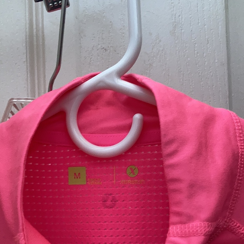 Ladies xersion top medium - Picture 3 of 4